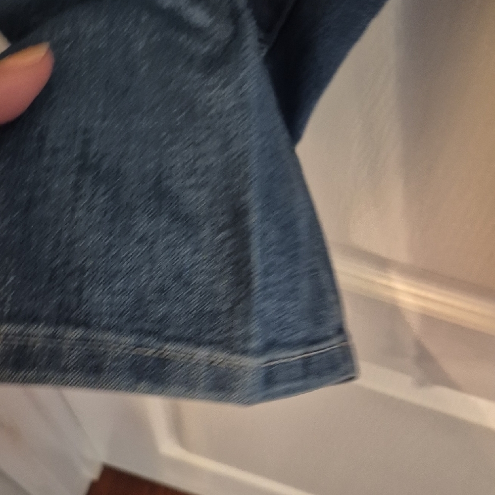 NYDJ Blue Cropped Jeans with Embroidery On Back Pockets - Picture 5 of 12